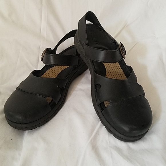 Born Shoes - BORN closed toe sandals